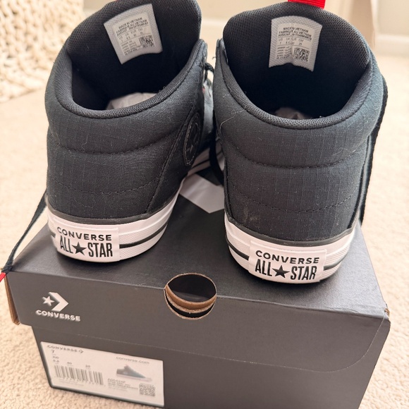 Converse shoes worn once - Picture 4 of 7